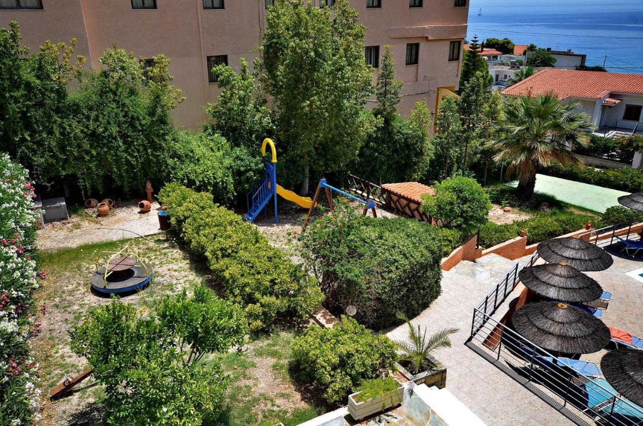 Hotel Magda Agia Marina  Exteriér fotografie